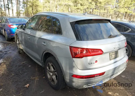 2018 Audi Q5 2.0T Premium/2.0T Tech Premium z USA, uszkodzony, nr VIN WA1ANAFY7J2169313